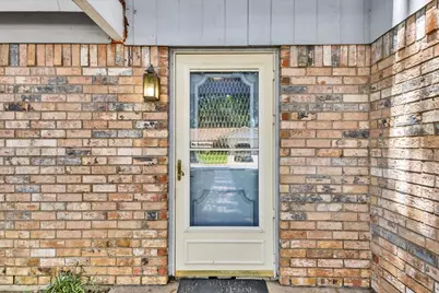 704 Matthews Court, Arlington, TX 76012 - Photo 7
