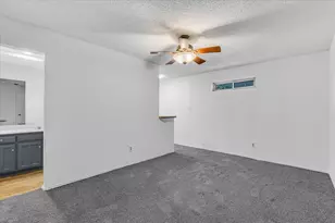 704 Matthews Ct, Arlington, TX 76012 - Photo 23