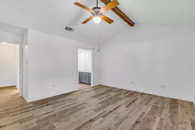 704 Matthews Court, Arlington, TX 76012 - Photo 29