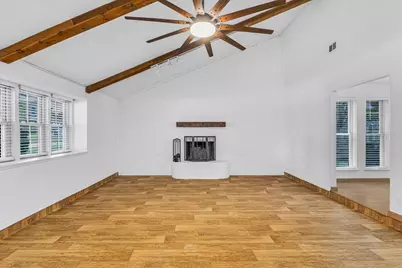 704 Matthews Court, Arlington, TX 76012 - Photo 9