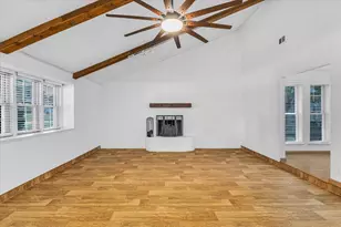704 Matthews Ct, Arlington, TX 76012 - Photo 9