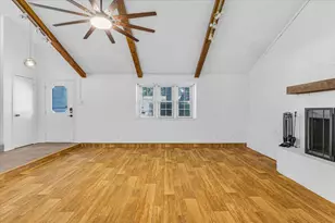 704 Matthews Ct, Arlington, TX 76012 - Photo 11