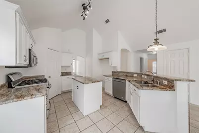 4728 Grant Park Avenue, Fort Worth, TX 76137 - Photo 9