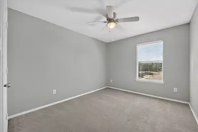 925 Bee Creek Lane, Fort Worth, TX 76120 - Photo 17