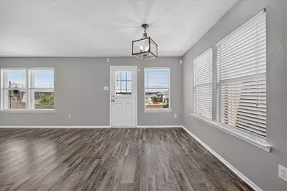 925 Bee Creek Lane, Fort Worth, TX 76120 - Photo 9