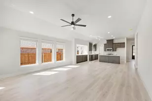 913 Hickory Chase Dr, Godley, TX 76044 - Photo 15