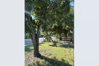 1810 Peach, Goldthwaite, TX 76844 - Photo 17