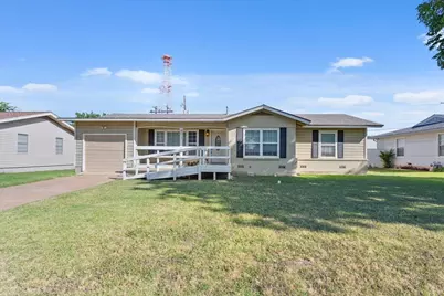 4617 Colonial Avenue, Waco, TX 76710 - Photo 1