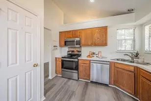 4631 Essex Dr, Grand Prairie, TX 75052 - Photo 13