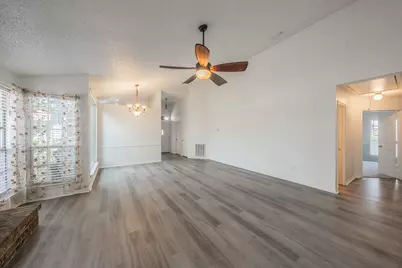 4631 Essex Drive, Grand Prairie, TX 75052 - Photo 9