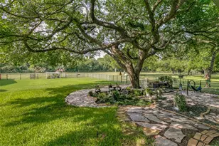 1290 Fox Ln, Burleson, TX 76028 - Photo 25