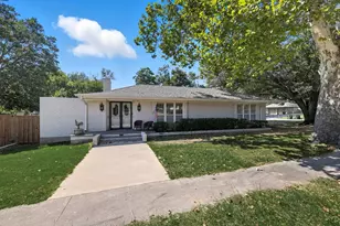 300 E Main St, Whitesboro, TX 76273 - Photo 1