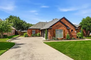 115 Honeysuckle Dr, Justin, TX 76247 - Photo 3