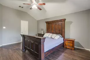 4621 Barnhill Ln, Fort Worth, TX 76135 - Photo 15