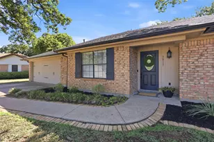3811 Helmsford Dr, Arlington, TX 76016 - Photo 3