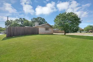 509 Henslee Dr, Euless, TX 76040 - Photo 3