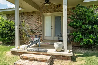 301 Meadow Knoll Drive, Double Oak, TX 75077 - Photo 9