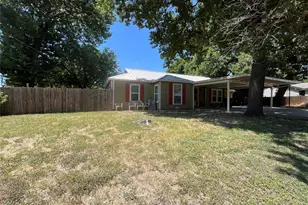 301 Briggs St, Waxahachie, TX 75165 - Photo 1