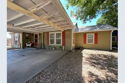 301 Briggs Street, Waxahachie, TX 75165 - Photo 3