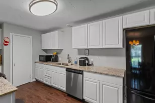 1859 Oakwood St, Haltom City, TX 76117 - Photo 7