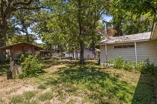 1859 Oakwood St, Haltom City, TX 76117 - Photo 23