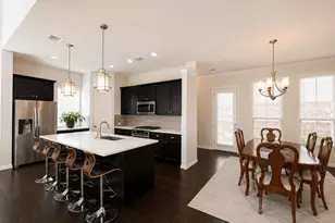 427 Renaissance Ln, Irving, TX 75060 - Photo 3