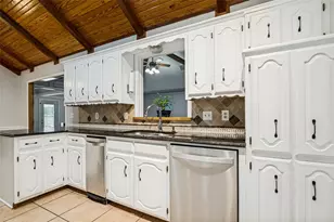 2806 Cinnamon Springs Rd, Glenn Heights, TX 75154 - Photo 9