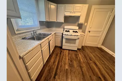130 W Avenue D, Garland, TX 75040 - Photo 9