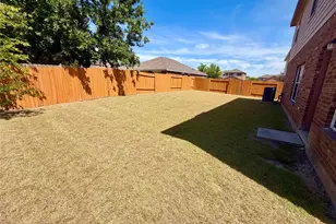 1105 1st St, Sanger, TX 76266 - Photo 5