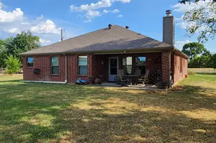 1209 Sherman St, Tioga, TX 76271 - Photo 3