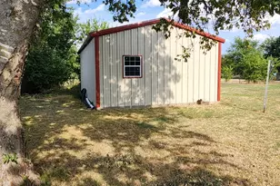 1209 Sherman St, Tioga, TX 76271 - Photo 9