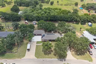 902 Greenbriar Dr, Joshua, TX 76058 - Photo 3