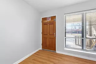 242 W Cober Dr, Grand Prairie, TX 75051 - Photo 5