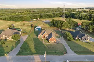 148 Fossil Rock Dr, Azle, TX 76020 - Photo 3