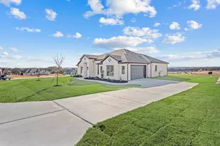 412 Caprock Ln, Reno, TX 76020 - Photo 3