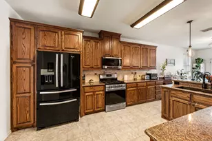 1100 Indian Trail Ct, Roanoke, TX 76262 - Photo 5