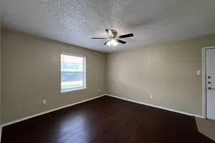 7041 Crosstimbers Ln, North Richland Hills, TX 76182 - Photo 11