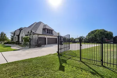 1501 Willow Tree Drive, Fort Worth, TX 76052 - Photo 3