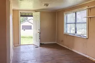 1821 Johnson, Greenville, TX 75401 - Photo 3