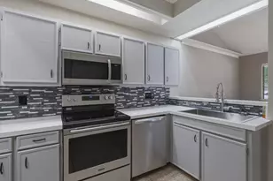 538 Harvest Hill St, Lewisville, TX 75067 - Photo 11