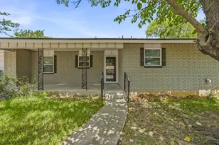 1085 W Park St, Stephenville, TX 76401 - Photo 3
