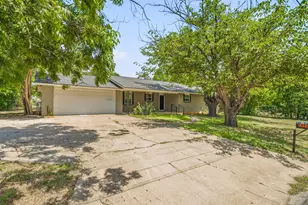 1085 W Park St, Stephenville, TX 76401 - Photo 5