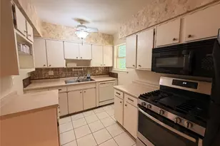 825 Bryan Dr, Bedford, TX 76022 - Photo 9