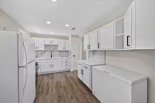 1022 Denton Dr, Euless, TX 76039 - Photo 9