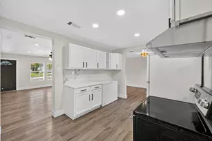 1022 Denton Dr, Euless, TX 76039 - Photo 15