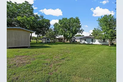 307 N Playdium Drive, West, TX 76691 - Photo 11