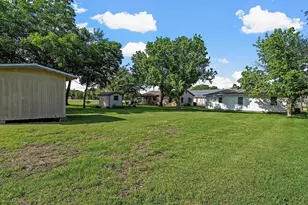 307 N Playdium Dr, West, TX 76691 - Photo 11