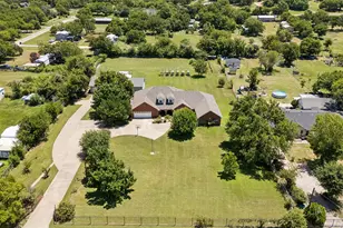 2412 Chickering Rd, Cleburne, TX 76031 - Photo 3