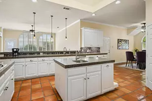 7710 Sweetgum Dr, Irving, TX 75063 - Photo 7