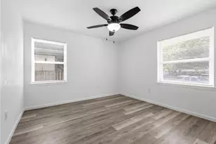 810 N Carrier Pkwy, Grand Prairie, TX 75050 - Photo 21